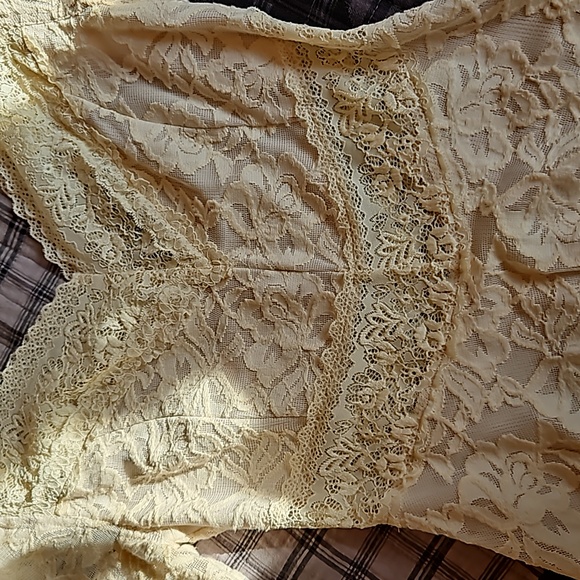 Lace dress - Picture 4 of 6